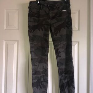 True Religion low rise super skinny camo size 31